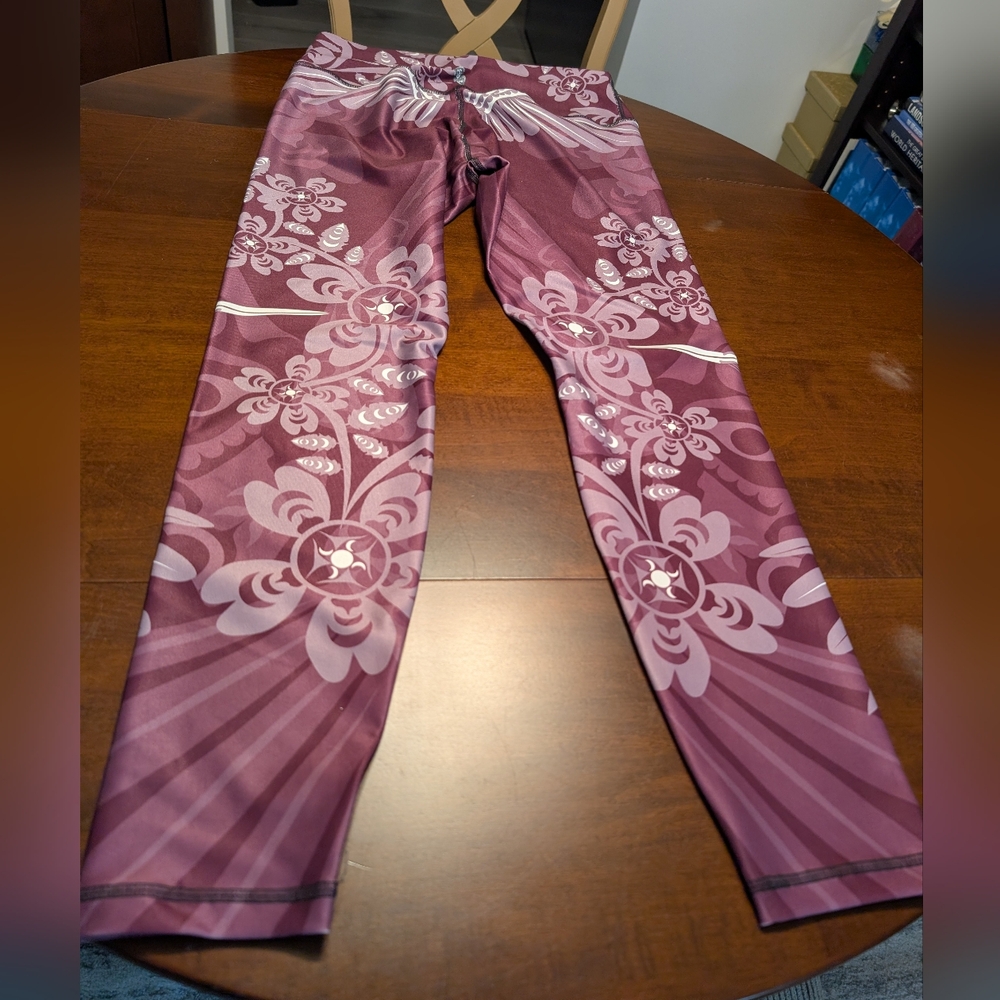 NWOT Nominou Hummingbird Pattern Leggings